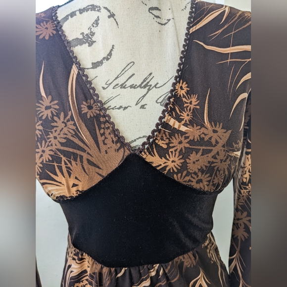 VINTAGE Brown Velvet Split Sleeve V Neck Blouse Top Size Medium - Picture 3 of 10